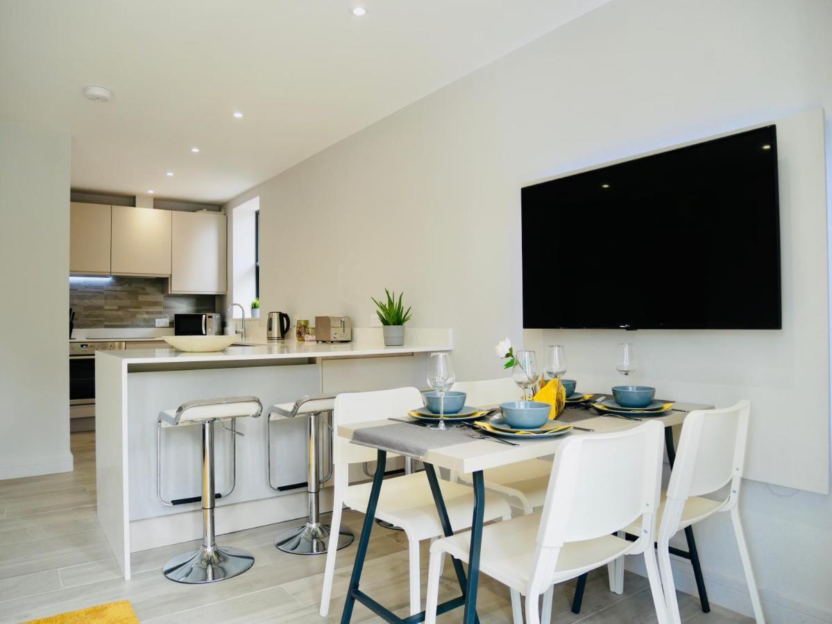 Beautiful Alumpointe Apartment - 400M To The Beach Борнмут Экстерьер фото